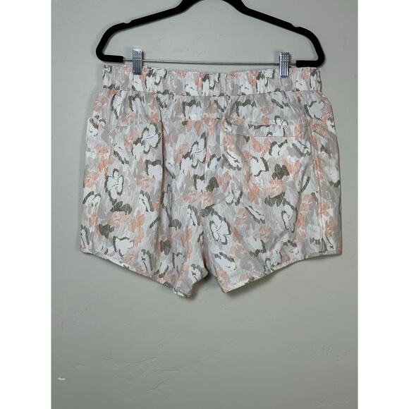 Free People NWT Women’s In The Wild Printed Hiking Active Shorts size Large - Picture 9 of 9